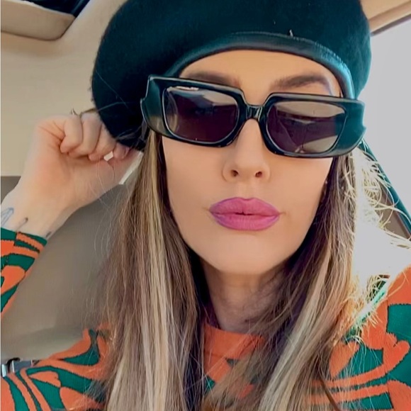 Meet your Posher, Holly - Picture 1 of 1